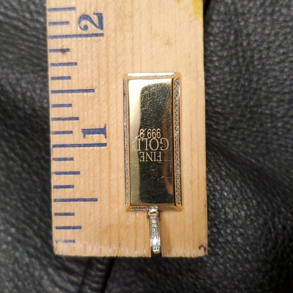 10k Gold Bar pendent with diamonds surround - Picture 6 of 6
